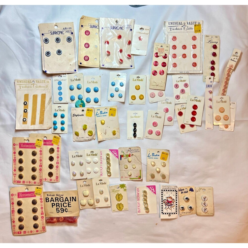 Lot Vtg Buttons NOS on cards 35/40 cards